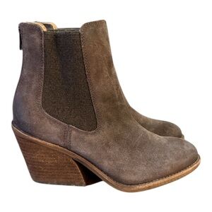Sofft Tara Suede Chelsea Heeled Bootie Women’s Size 7.5 M Dark Taupe